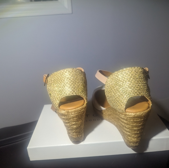 Sandals - Picture 5 of 7